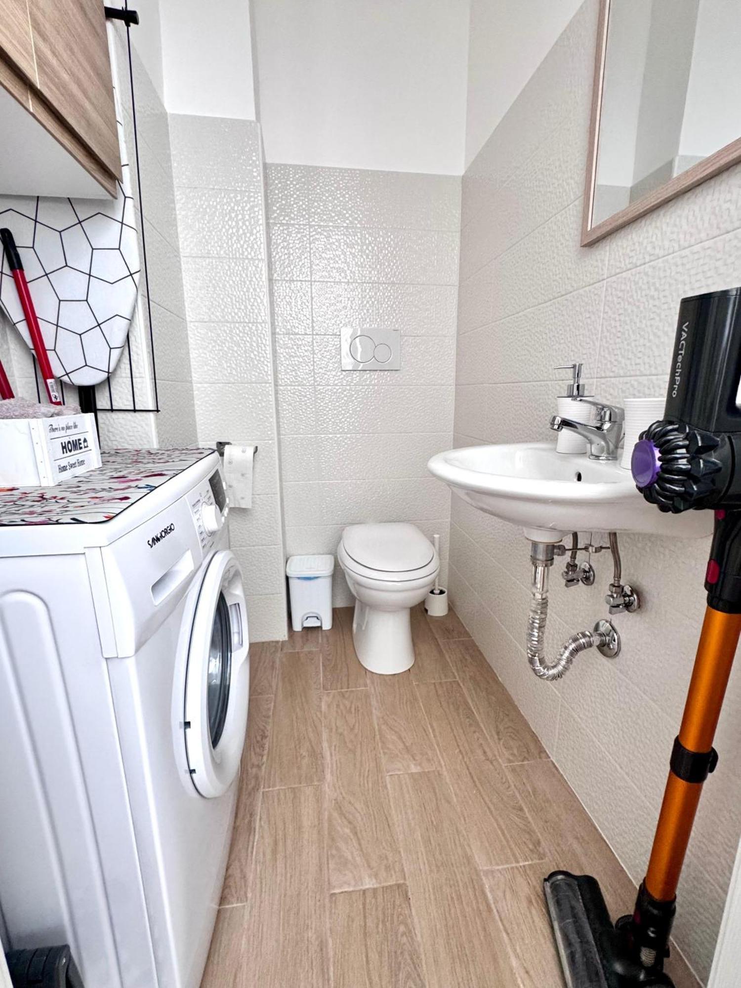 Aliste Apartment Brindisi Bagian luar foto