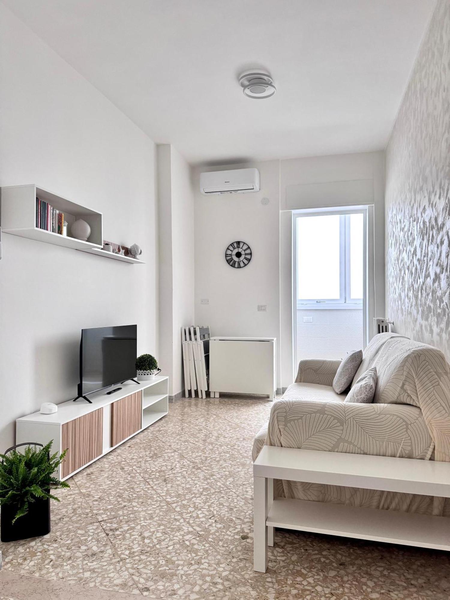 Aliste Apartment Brindisi Bagian luar foto
